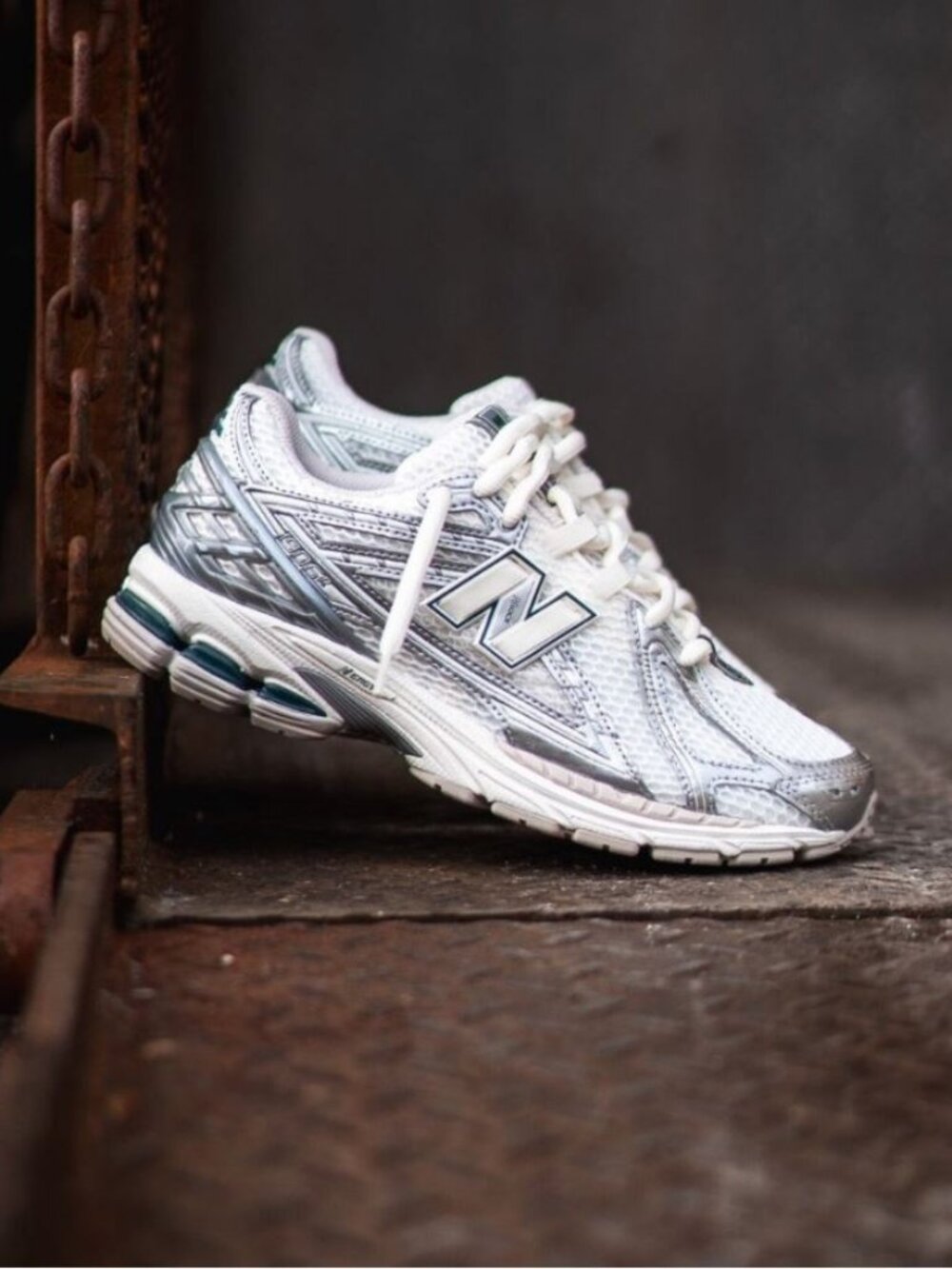 New Balance 1906R Silver Metallic Sea Salt M1906REE Size Men's 6.5 Women's 8